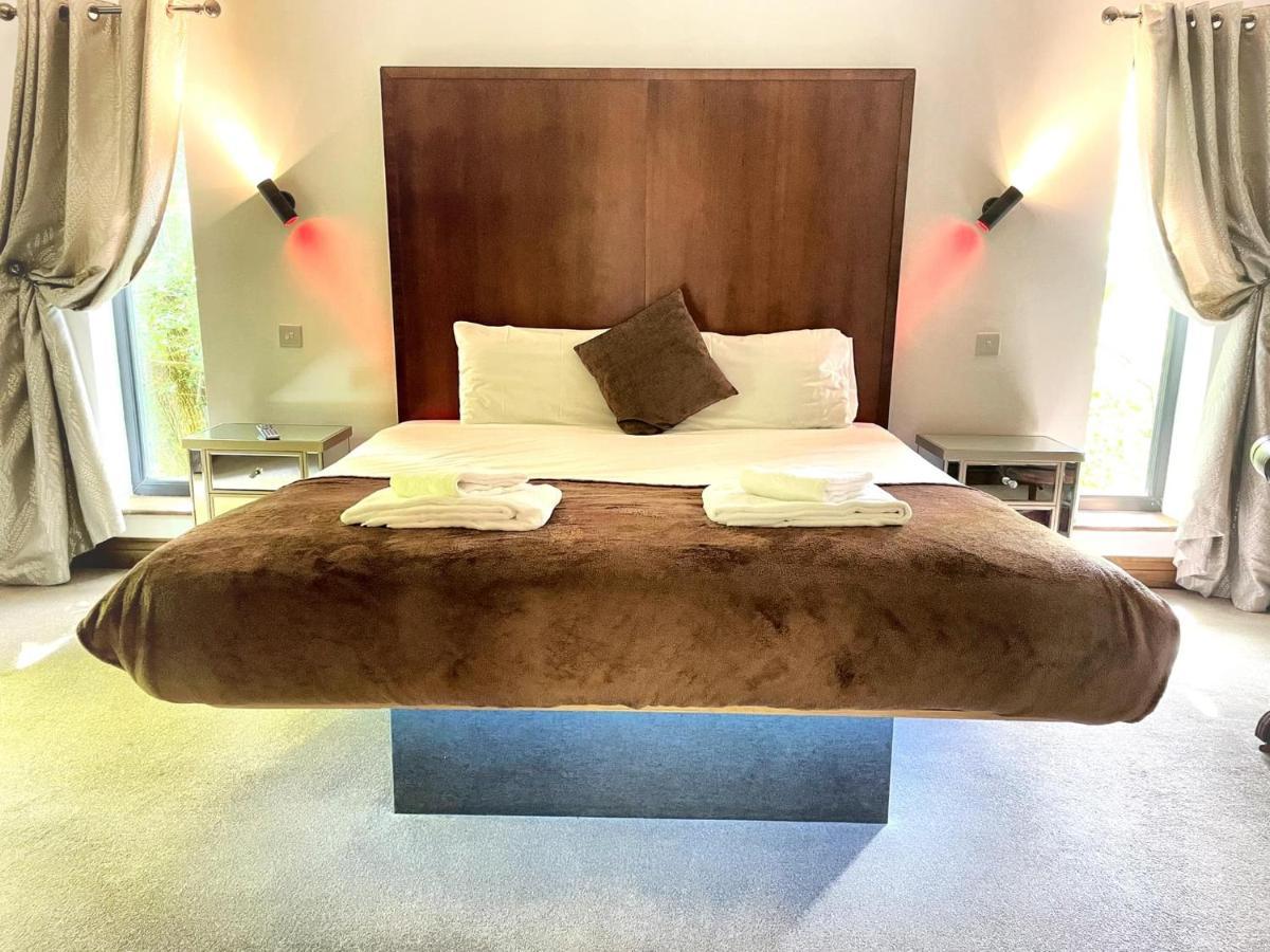 Chalé Bluestone-hot Tub-woodlandlodges-pembrokeshire-tenby Carmarthen